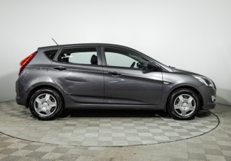 Подержанный автомобиль Hyundai Solaris Hatchback 2015 года (4 фото)