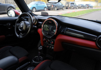 Подержанный автомобиль MINI Hatch 2016 года (10 фото)