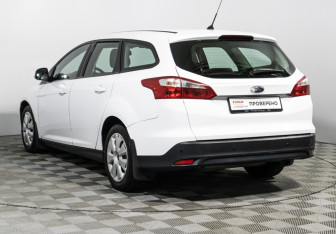 Подержанный автомобиль Ford Focus Wagon 2012 года (7 фото)