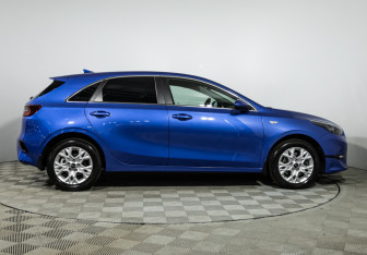 Подержанный автомобиль Kia Ceed Hatchback 2022 года (4 фото)