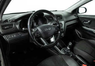Подержанный автомобиль Kia Rio Sedan 2015 года (11 фото)