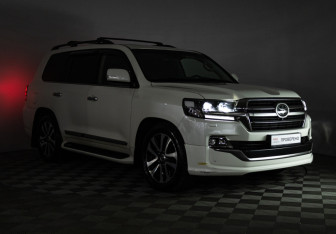 Подержанный автомобиль Toyota Land Cruiser Suv 2018 года (35 фото)