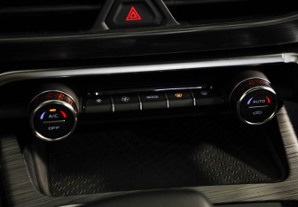 Подержанный автомобиль Geely Tugella 2023 года (17 фото)