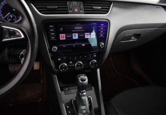 Подержанный автомобиль Skoda Octavia Liftback 2018 года (18 фото)