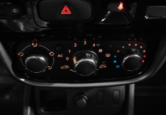 Подержанный автомобиль Renault Duster 2013 года (16 фото)