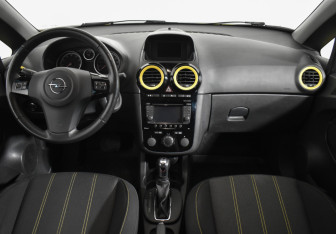 Подержанный автомобиль Opel Corsa 2012 года (13 фото)