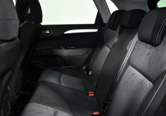 Подержанный автомобиль Citroen C4 Hatchback 2011 года (12 фото)