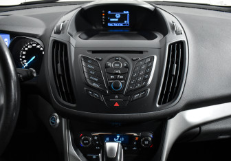 Подержанный автомобиль Ford Kuga 2013 года (16 фото)