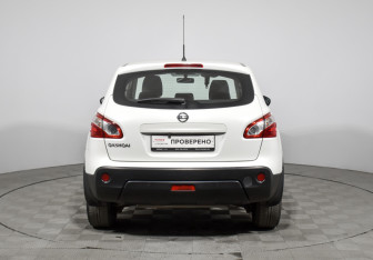 Подержанный автомобиль Nissan Qashqai 2013 года (6 фото)