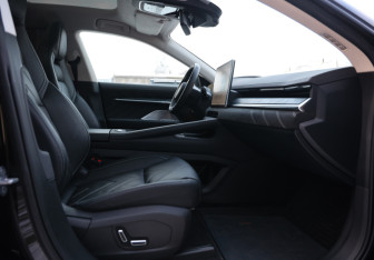 Подержанный автомобиль Zeekr 001 2023 года (29 фото)