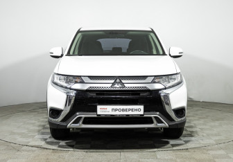 Подержанный автомобиль Mitsubishi Outlander 2019 года (2 фото)