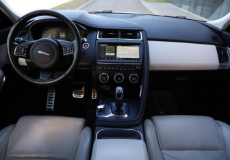 Подержанный автомобиль Jaguar E-Pace 2019 года (8 фото)