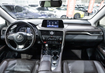 Подержанный автомобиль Lexus RX 2021 года (13 фото)