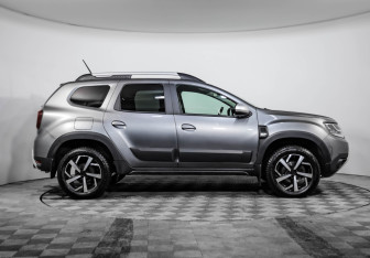 Подержанный автомобиль Renault Duster 2022 года (4 фото)