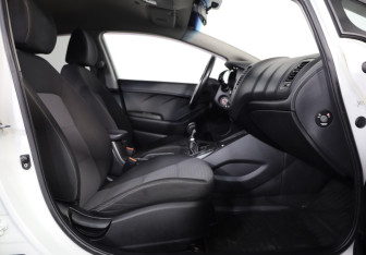 Подержанный автомобиль Kia Cerato Sedan 2015 года (20 фото)