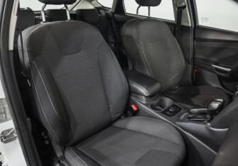 Подержанный автомобиль Ford Focus Hatchback 2013 года (21 фото)