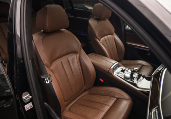 Подержанный автомобиль BMW X7 2020 года (33 фото)