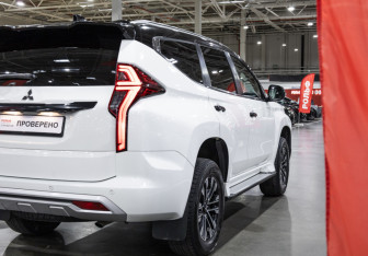 Подержанный автомобиль Mitsubishi Montero Sport 2022 года (14 фото)