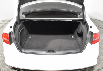 Подержанный автомобиль Audi A4 Sedan 2015 года (18 фото)