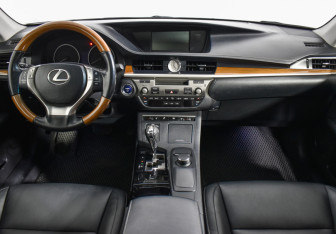 Подержанный автомобиль Lexus ES 2013 года (13 фото)
