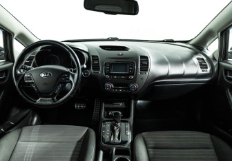 Подержанный автомобиль Kia Cerato Sedan 2017 года (13 фото)