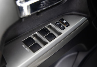 Подержанный автомобиль Toyota Land Cruiser Suv 2012 года (24 фото)