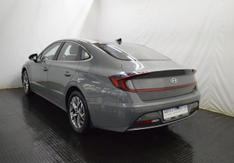 Подержанный автомобиль Hyundai Sonata 2023 года (7 фото)