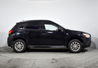 Подержанный автомобиль Mitsubishi ASX 2011 года (4 фото)