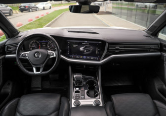 Подержанный автомобиль Volkswagen Touareg 2020 года (11 фото)