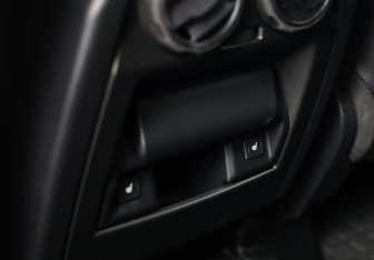 Подержанный автомобиль Land Rover Discovery 2009 года (21 фото)