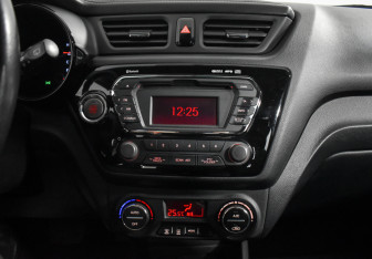 Подержанный автомобиль Kia Rio Hatchback 2012 года (16 фото)