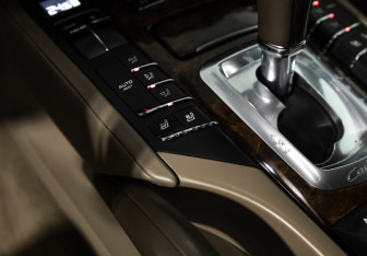 Подержанный автомобиль Porsche Cayenne 2010 года (20 фото)