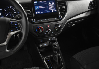 Подержанный автомобиль Hyundai Solaris Sedan 2021 года (18 фото)
