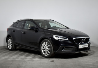 Подержанный автомобиль Volvo V40 Cross Country 2017 года (3 фото)