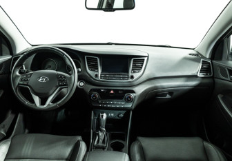 Подержанный автомобиль Hyundai Tucson 2017 года (13 фото)