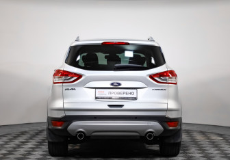 Подержанный автомобиль Ford Kuga 2016 года (5 фото)