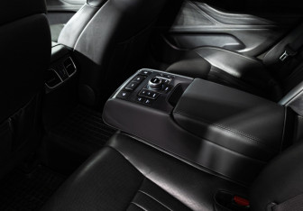 Подержанный автомобиль Hyundai Genesis 2015 года (20 фото)