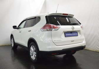 Подержанный автомобиль Nissan X-Trail 2016 года (7 фото)