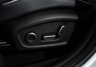 Подержанный автомобиль Geely Atlas 2024 года (20 фото)
