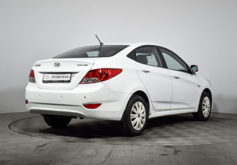 Подержанный автомобиль Hyundai Solaris Sedan 2011 года (5 фото)