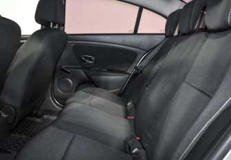 Подержанный автомобиль Renault Fluence 2014 года (12 фото)