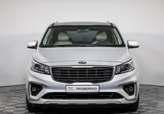 Подержанный автомобиль Kia Carnival 2018 года (2 фото)