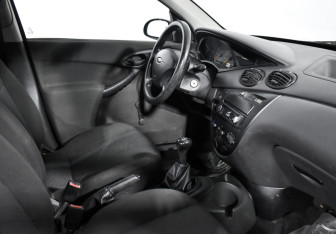 Подержанный автомобиль Ford Focus Hatchback 2004 года (11 фото)