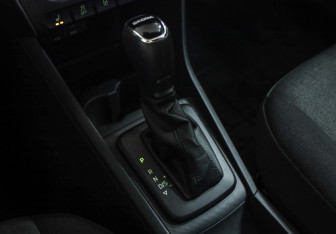 Подержанный автомобиль Skoda Rapid Liftback 2017 года (14 фото)