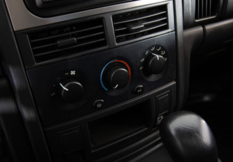Подержанный автомобиль Jeep Grand Cherokee 2004 года (15 фото)