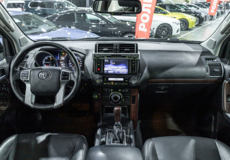 Подержанный автомобиль Toyota Land Cruiser Prado 2013 года (10 фото)