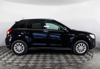 Подержанный автомобиль Mitsubishi ASX 2013 года (4 фото)