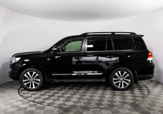 Подержанный автомобиль Toyota Land Cruiser Suv 2018 года (8 фото)