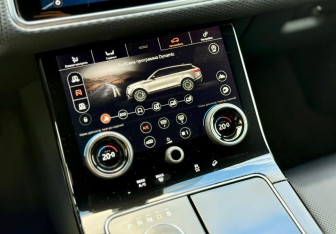 Подержанный автомобиль Land Rover Range Rover Velar 2017 года (14 фото)