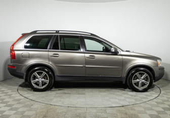 Подержанный автомобиль Volvo XC90 2008 года (4 фото)